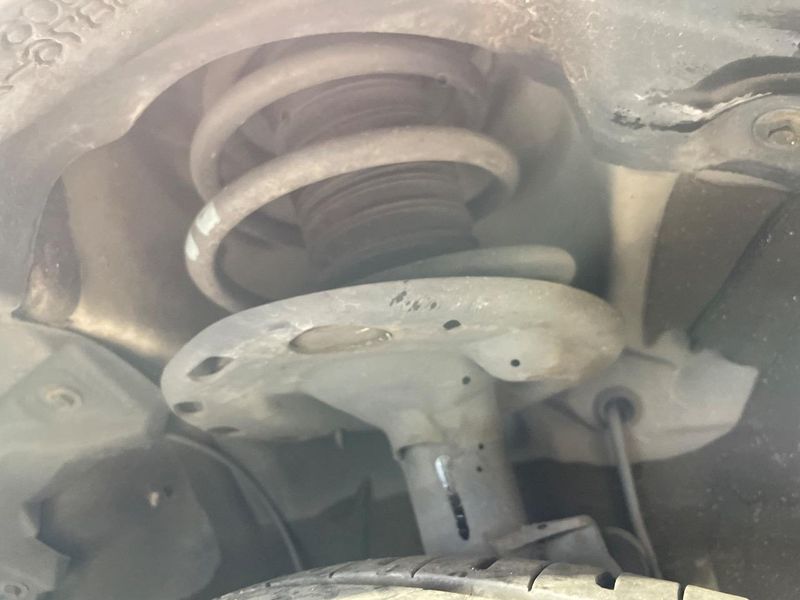 2016 Toyota Voxy DAA-ZWR80W (UW-6a62da013f61d)[8]