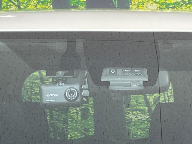 2016 Toyota Voxy DAA-ZWR80W (UW-6a62da013f61d)[4]