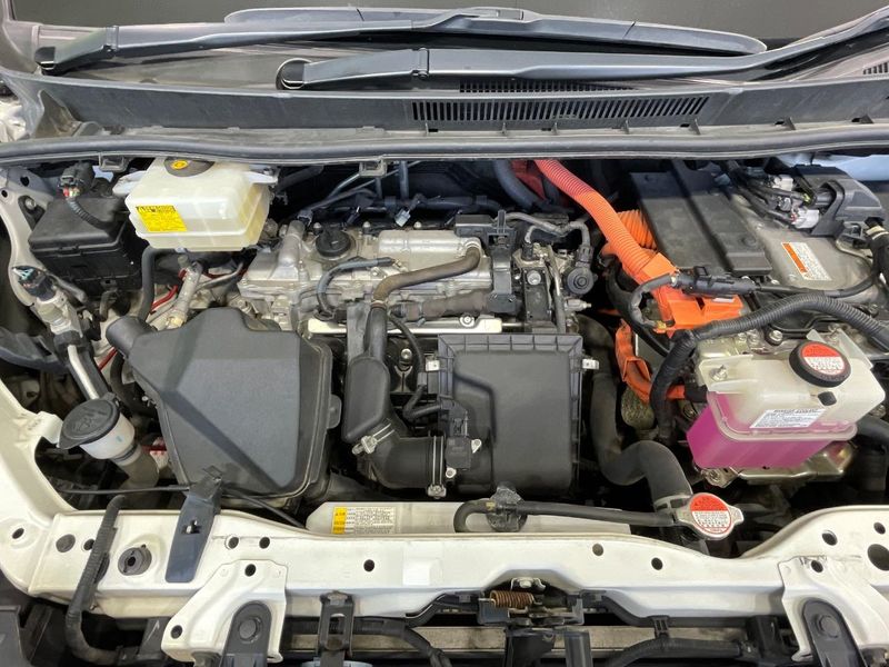 2016 Toyota Voxy DAA-ZWR80W (UW-6a62da013f61d)[5]