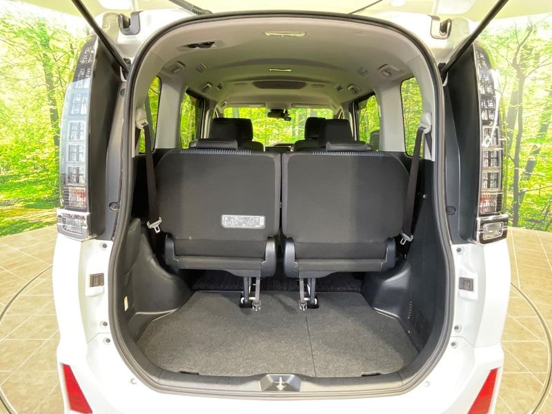 2016 Toyota Voxy DAA-ZWR80W (UW-6a62da013f61d)[24]