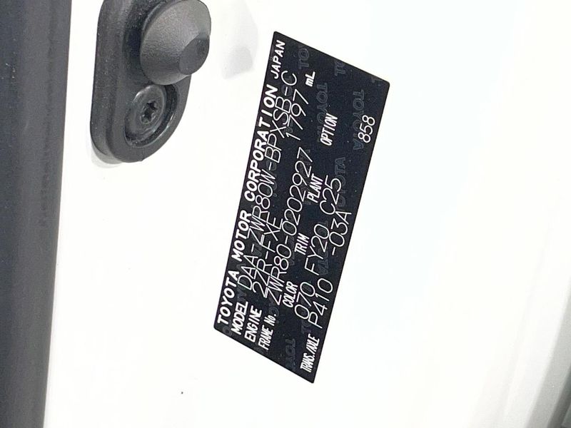 2016 Toyota Voxy DAA-ZWR80W (UW-6a62da013f61d)[1]