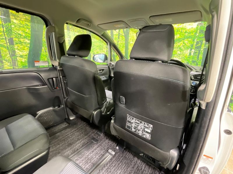 2016 Toyota Voxy DAA-ZWR80W (UW-6a62da013f61d)[25]