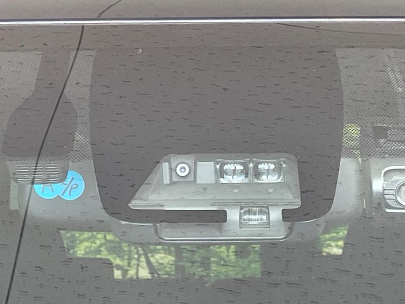 2017 Toyota Voxy DAA-ZWR80W (UW-6a62da0361ea7)[5]