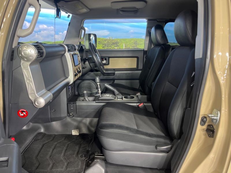 2014 Toyota FJ CRUISER CBA-GSJ15W (UW-6a64289080ffe)[27]