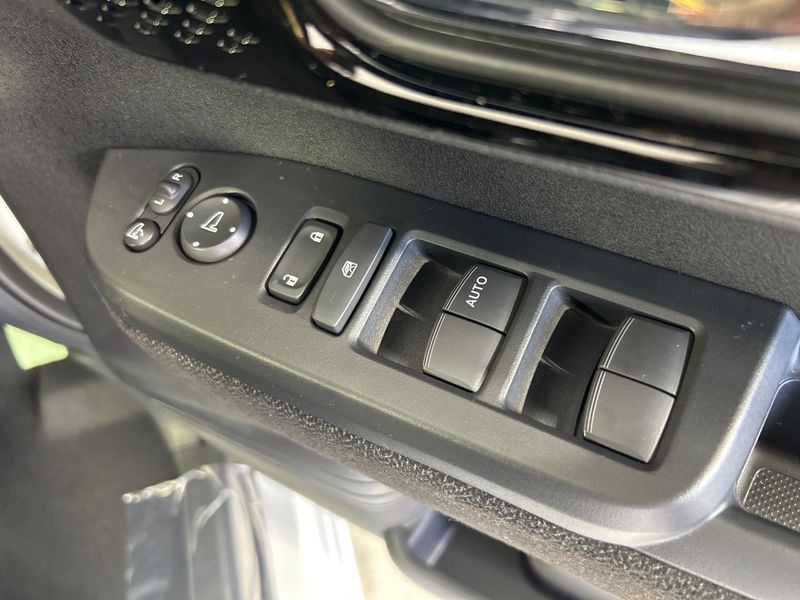 2026 Honda N-BOX CUSTOM 6BA-JF5 (UW-6a642916a2b76)[27]