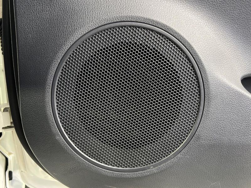2017 Daihatsu Mira e:S DBA-LA360S (UW-6a64296ec5e0a)[28]
