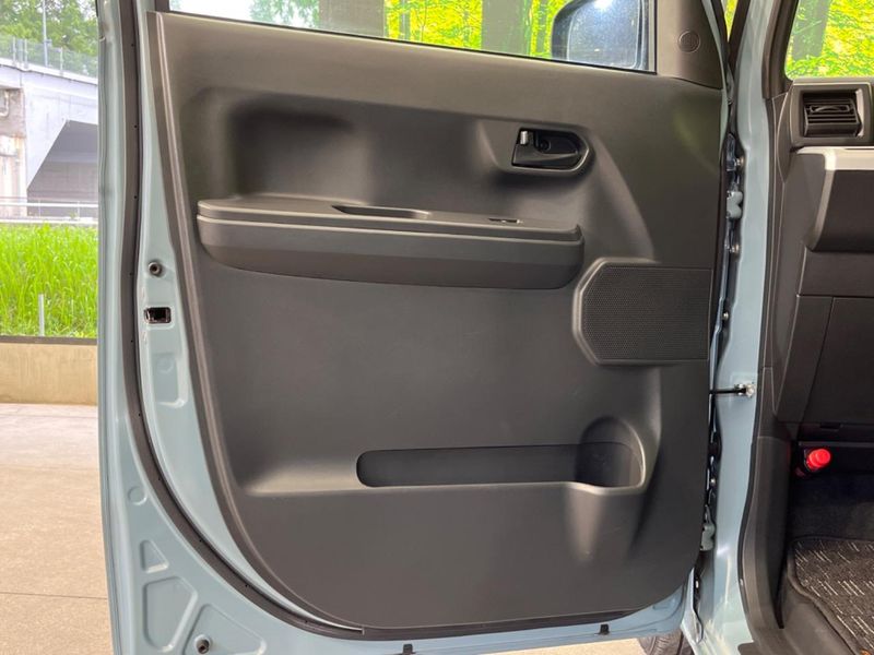 2020 Toyota Pixis Mega 4BA-LA700A (UW-6a64298d5262c)[17]