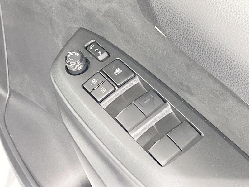 2023 Toyota Yaris 6AA-MXPH15 (UW-6a642a3a690be)[14]