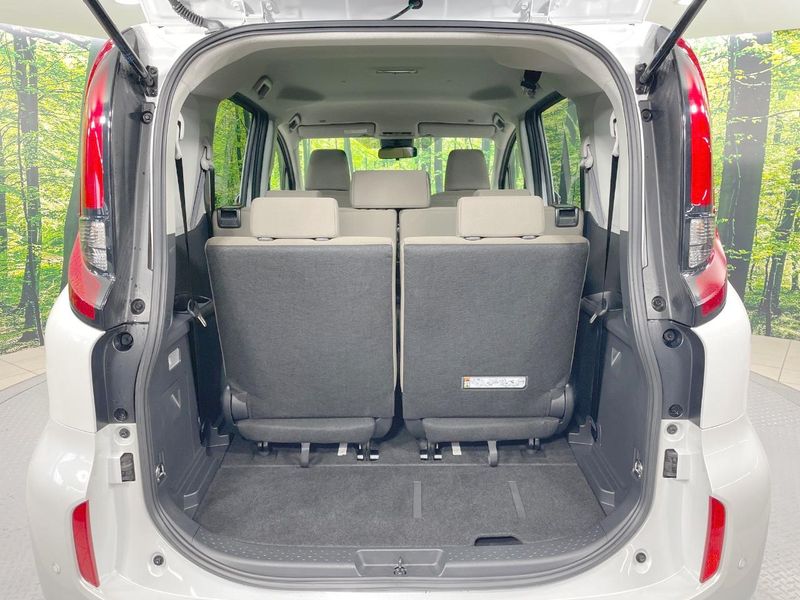 2025 Toyota Sienta 6AA-MXPL15G (UW-6a642a548774d)[4]