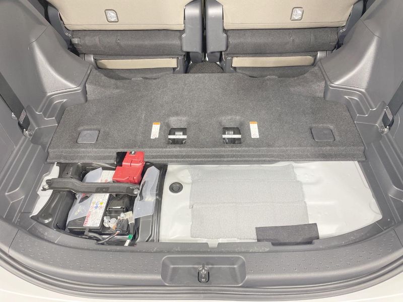 2025 Toyota Sienta 6AA-MXPL15G (UW-6a642a548774d)[7]