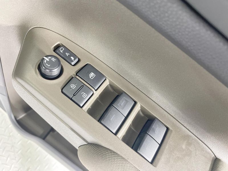 2025 Toyota Sienta 6AA-MXPL15G (UW-6a642a548774d)[14]