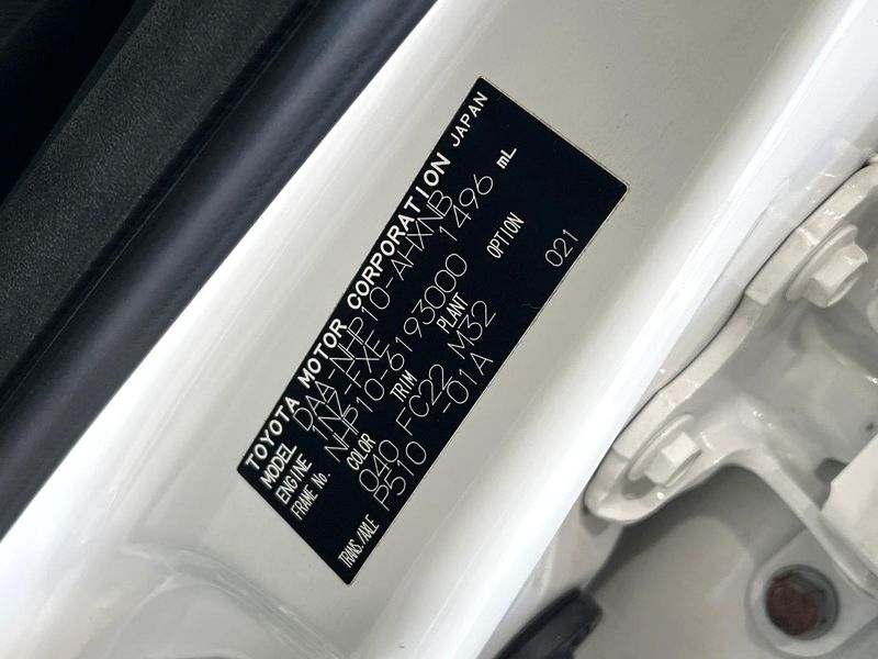 2013 Toyota Aqua DAA-NHP10 (UW-6a642a819f13d)[1]