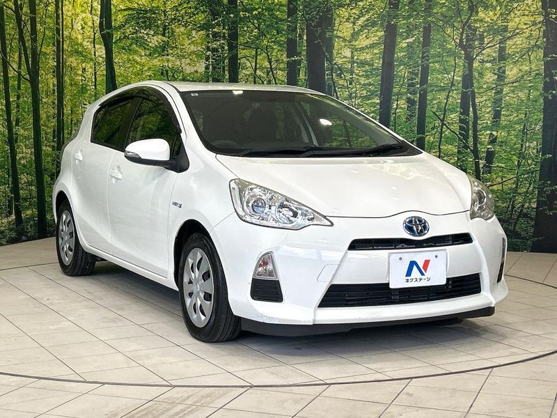2013 Toyota Aqua DAA-NHP10 (UW-6a642a819f13d)[6]