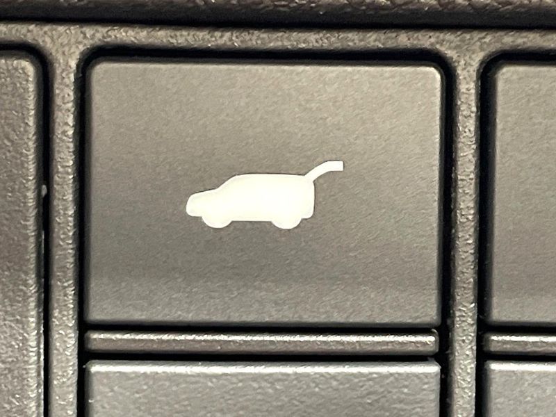 2022 Honda Vezel 6AA-RV5 (UW-6a642ab9bd2fb)[24]