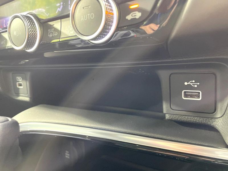 2022 Honda Vezel 6AA-RV5 (UW-6a642ab9bd2fb)[17]