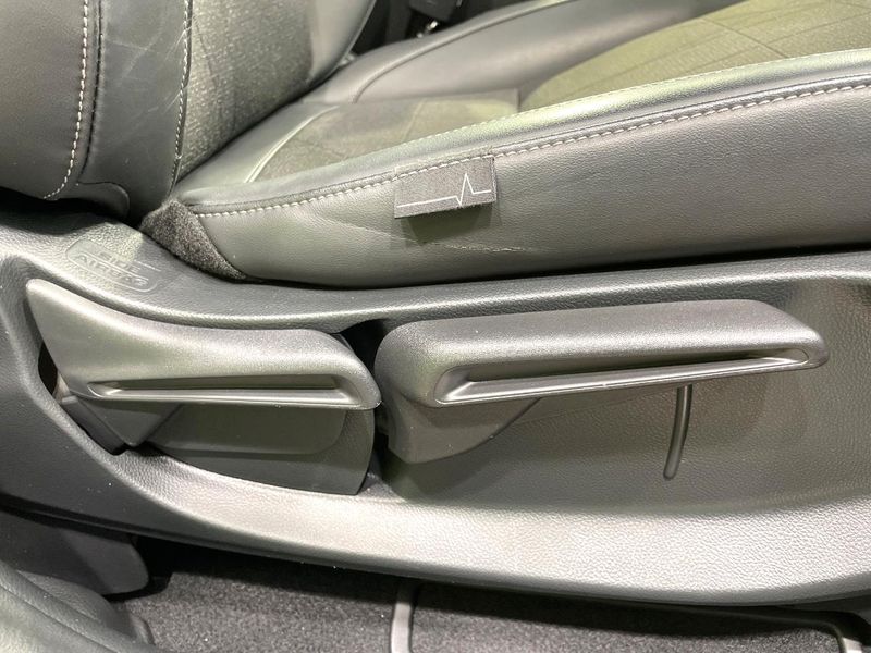 2022 Honda Vezel 6AA-RV5 (UW-6a642ab9bd2fb)[12]
