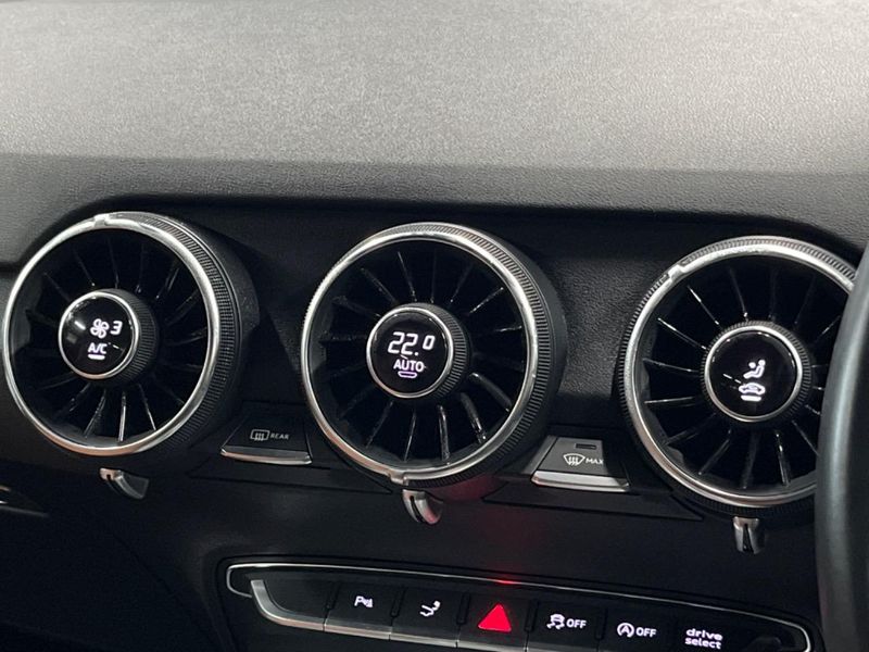 2016 Audi TT Coupe ABA-FVCHH (UW-6a642af7d3419)[4]