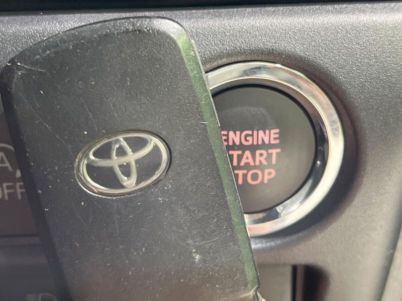 2020 Toyota Voxy DBA-ZRR80W (UW-6a642b49e63c2)[23]
