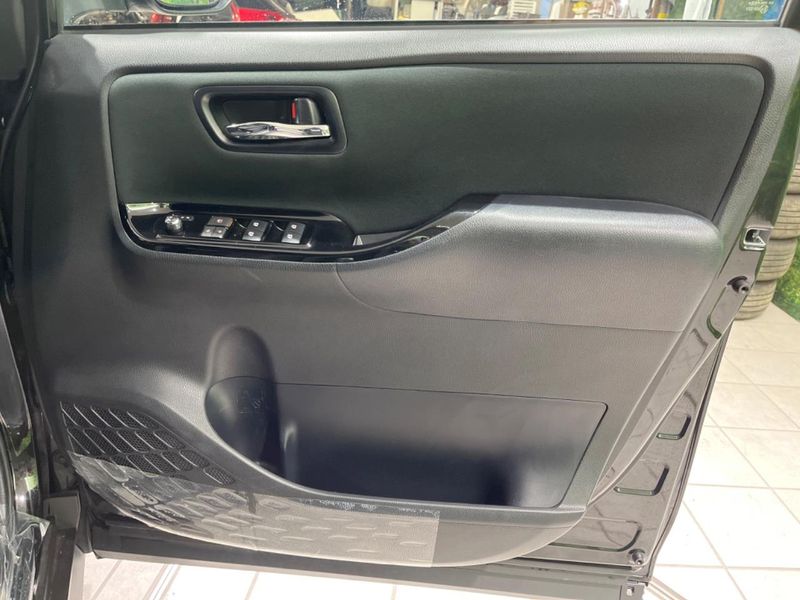 2020 Toyota Voxy DBA-ZRR80W (UW-6a642b49e63c2)[17]