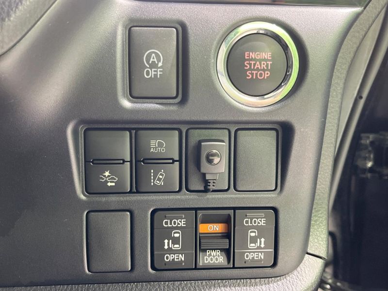 2020 Toyota Voxy DBA-ZRR80W (UW-6a642b49e63c2)[19]