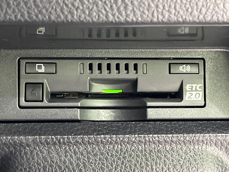 2020 Toyota Voxy DBA-ZRR80W (UW-6a642b49e63c2)[21]