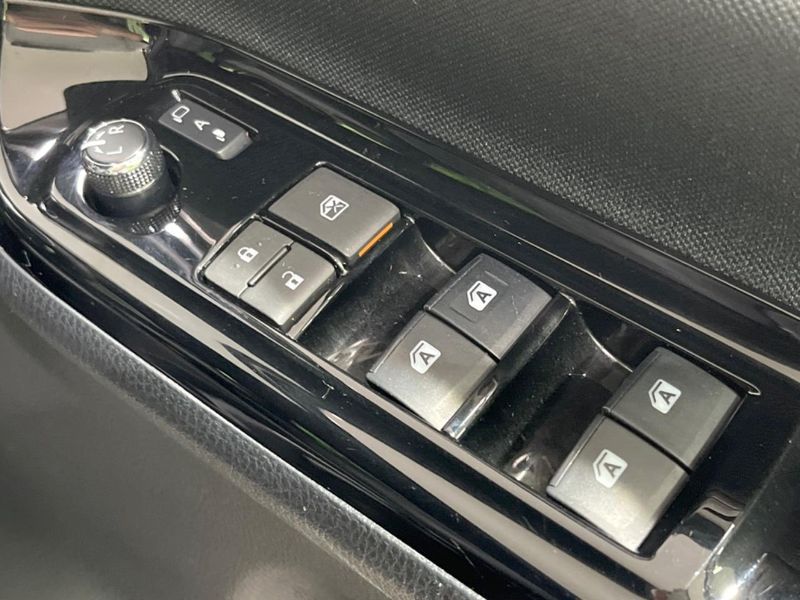 2020 Toyota Voxy DBA-ZRR80W (UW-6a642b49e63c2)[18]