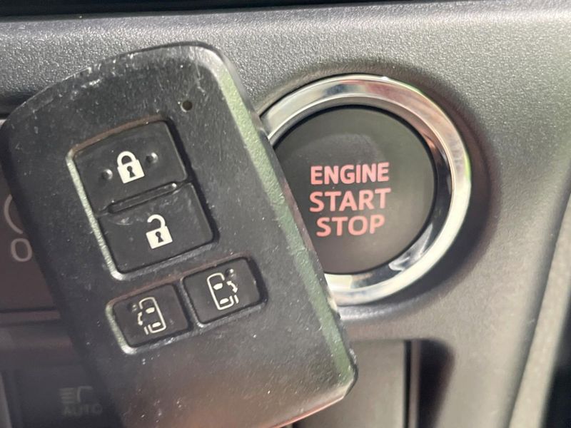 2020 Toyota Voxy DBA-ZRR80W (UW-6a642b49e63c2)[22]