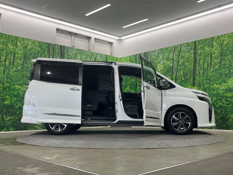 2017 Toyota Voxy DBA-ZRR85W (UW-6a642b4ec8d47)[23]