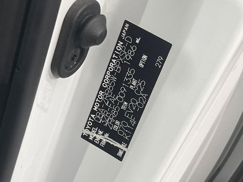 2017 Toyota Voxy DBA-ZRR85W (UW-6a642b4ec8d47)[1]