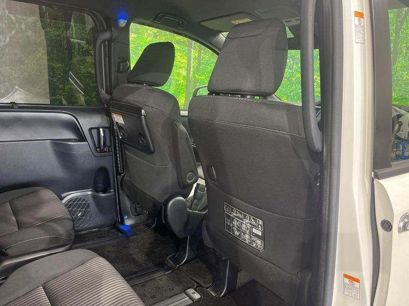 2017 Toyota Voxy DBA-ZRR85W (UW-6a642b4ec8d47)[25]
