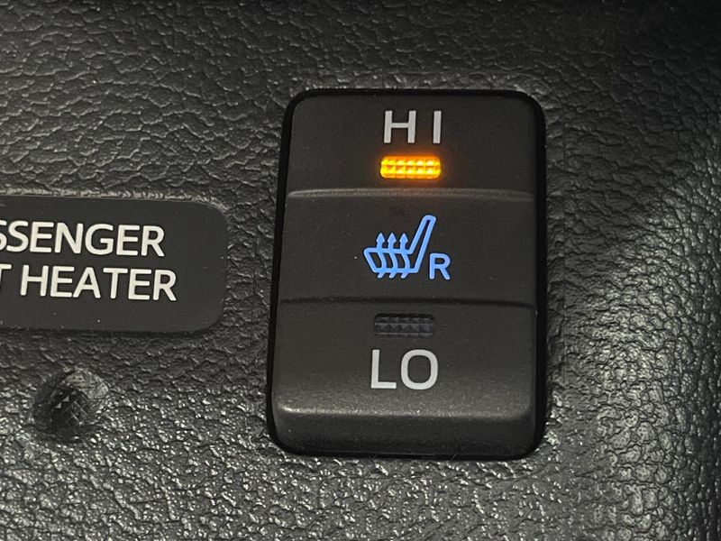 2016 Toyota Prius DAA-ZVW51 (UW-6a642b6d58c4f)[25]