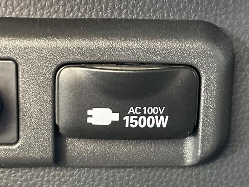2023 Toyota Voxy 6AA-ZWR90W (UW-6a642b818ce74)[16]