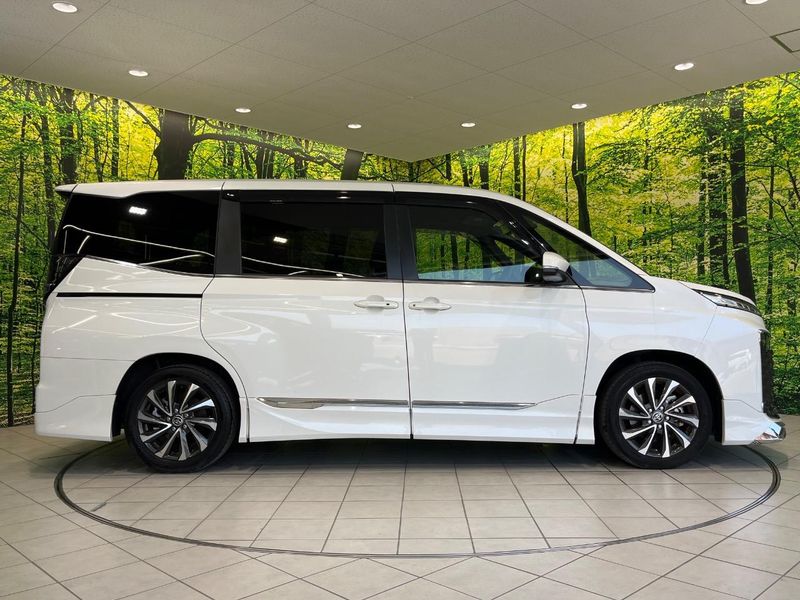 2023 Toyota Voxy 6AA-ZWR90W (UW-6a642b8470a5e)[24]