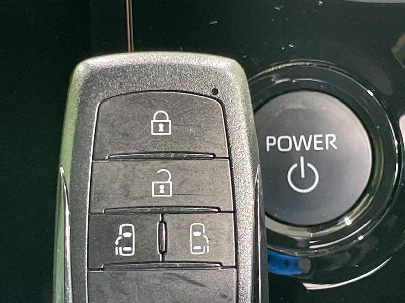2023 Toyota Voxy 6AA-ZWR90W (UW-6a642b87491e4)[5]
