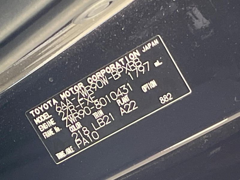 2024 Toyota Voxy 6AA-ZWR90W (UW-6a642b8e0bd1d)[1]