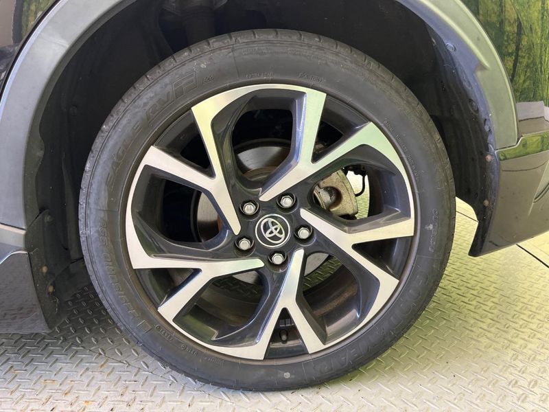 2017 Toyota C-HR DAA-ZYX10 (UW-6a642b9116724)[21]