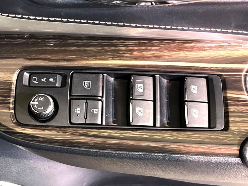 2014 Toyota Harrier Hybrid DAA-AVU65W (UW-6a65793841892)[7]