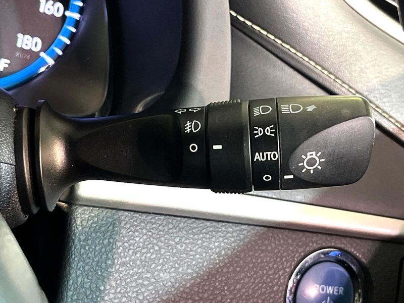 2014 Toyota Harrier Hybrid DAA-AVU65W (UW-6a65793841892)[20]