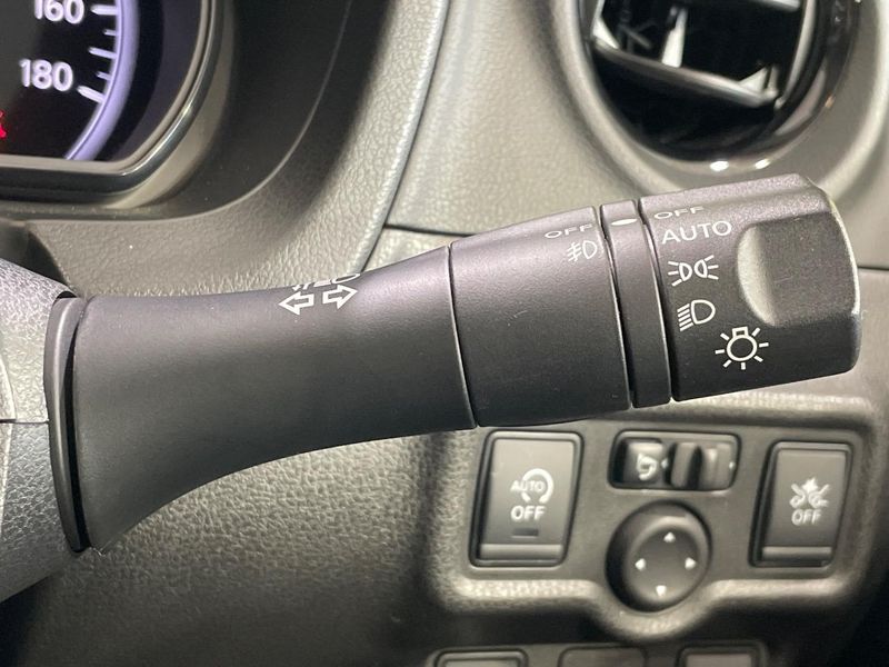2017 Nissan Note DBA-E12 (UW-6a6579c1ae0c9)[12]