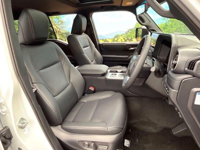 2025 Toyota Land Cruiser 250 3DA-GDJ250W (UW-6a6579e57c0c9)[26]