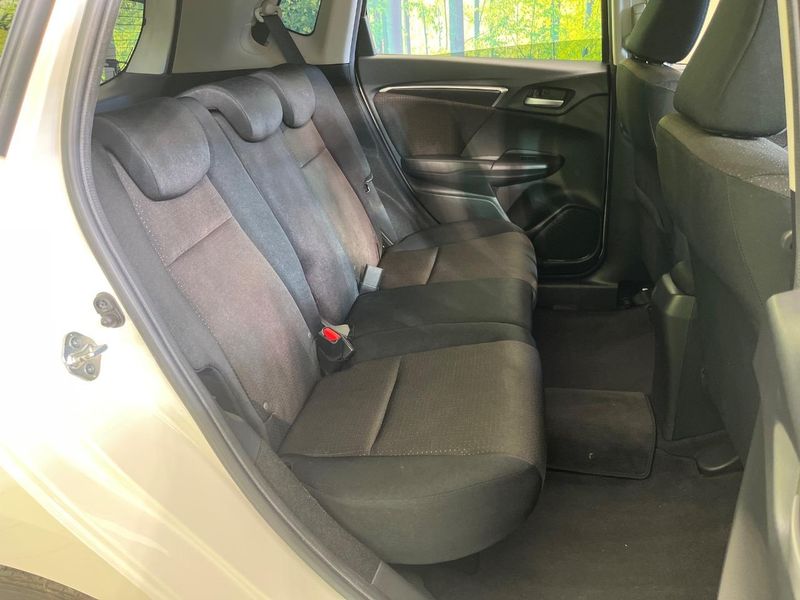 2014 Honda Fit Hybrid DAA-GP5 (UW-6a657a0193d4e)[27]
