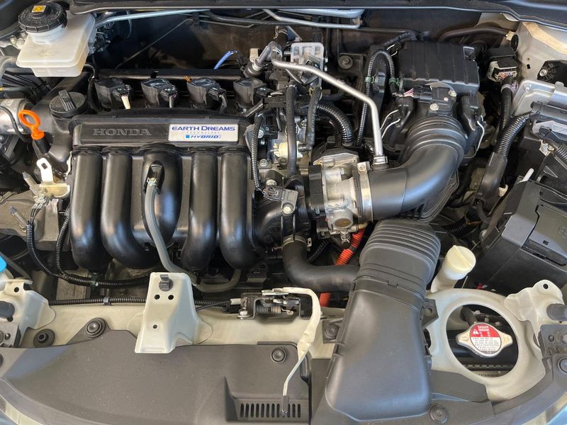 2014 Honda Fit Hybrid DAA-GP5 (UW-6a657a0193d4e)[4]