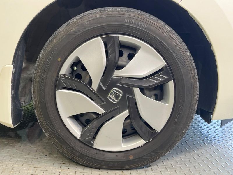 2014 Honda Fit Hybrid DAA-GP5 (UW-6a657a0193d4e)[18]