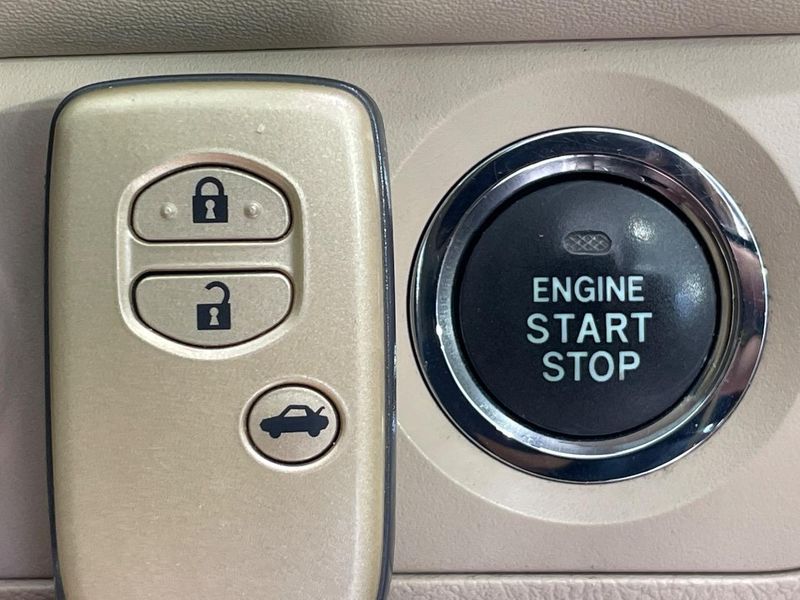 2012 Toyota Crown DBA-GRS200 (UW-6a657a0a5a698)[12]
