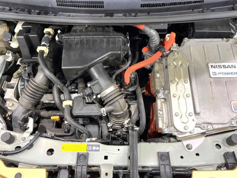 2016 Nissan Note DAA-HE12 (UW-6a657a266e017)[4]