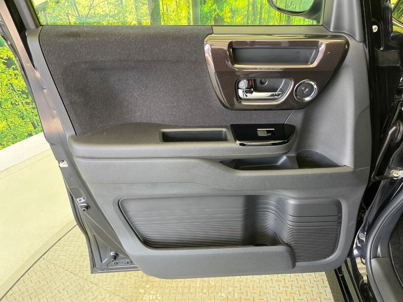 2018 Honda N-BOX CUSTOM DBA-JF3 (UW-6a657a7111ef2)[28]