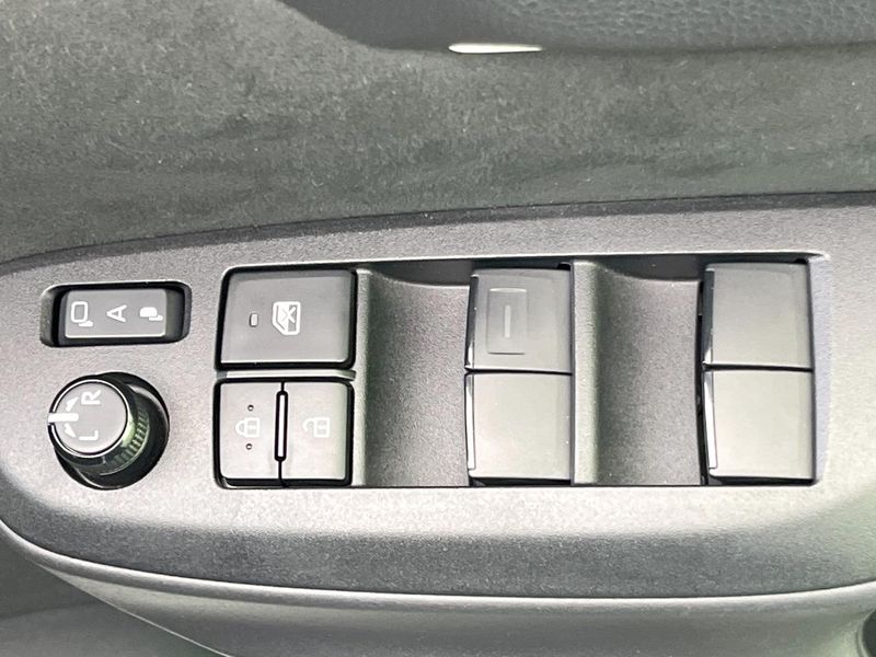 2023 Toyota Yaris 5BA-KSP210 (UW-6a657acca3638)[9]