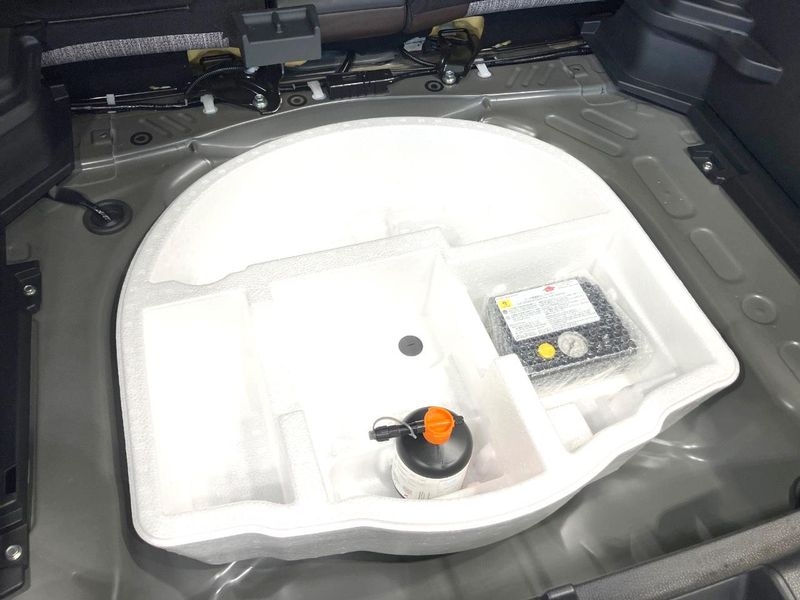 2020 Toyota Yaris Cross 6AA-MXPJ10 (UW-6a657baaf0e7e)[12]