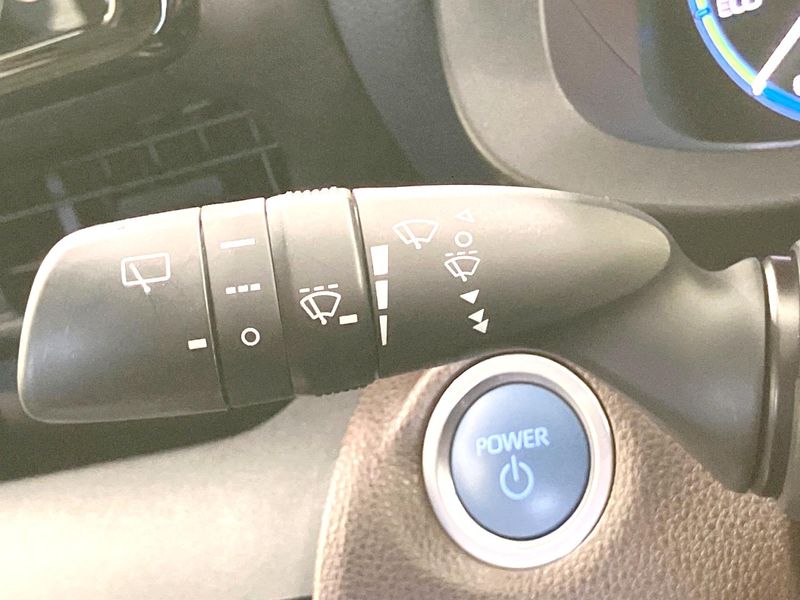 2020 Toyota Yaris Cross 6AA-MXPJ10 (UW-6a657baaf0e7e)[25]