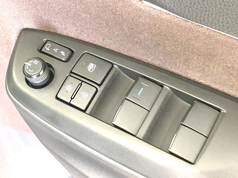 2020 Toyota Yaris Cross 6AA-MXPJ10 (UW-6a657baaf0e7e)[14]